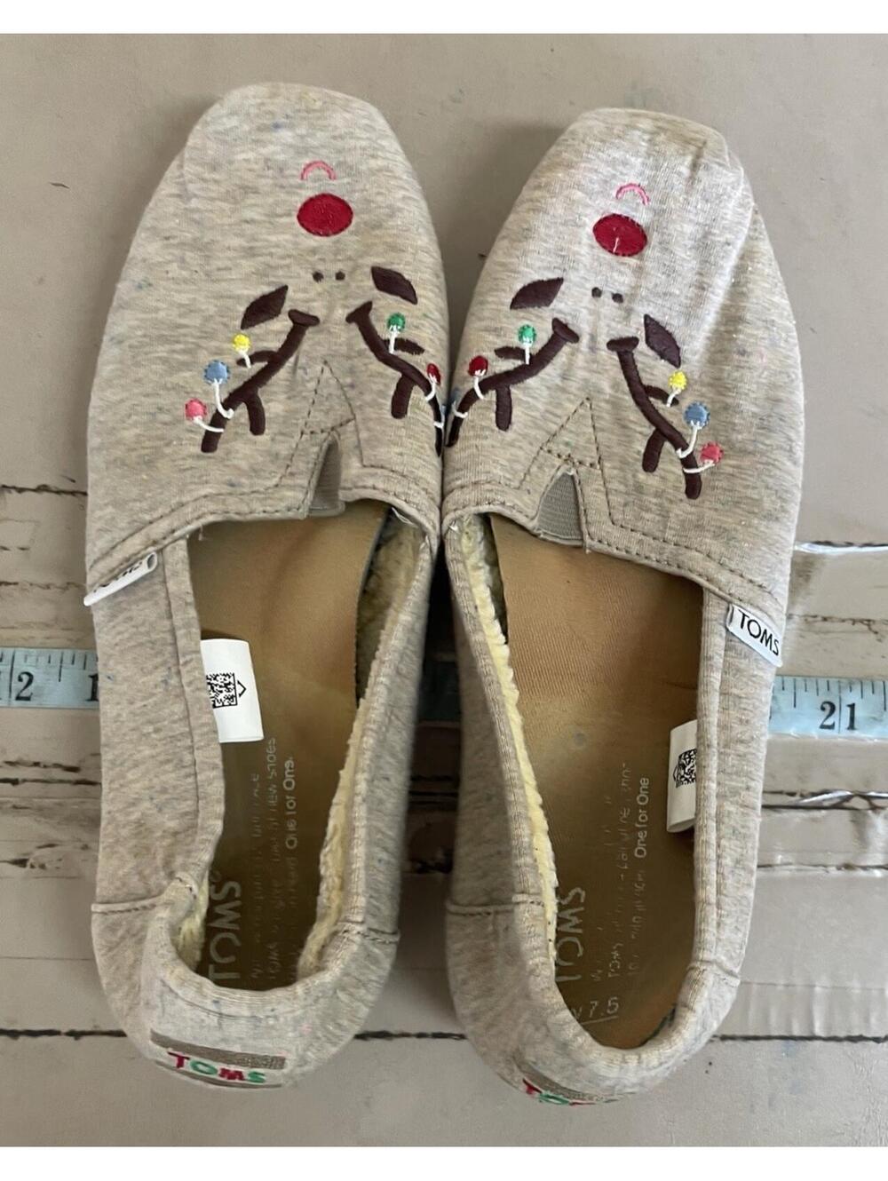 Tom’s Shoes Flats Loafers￼7.5 Christmas Reindeer Light Tan